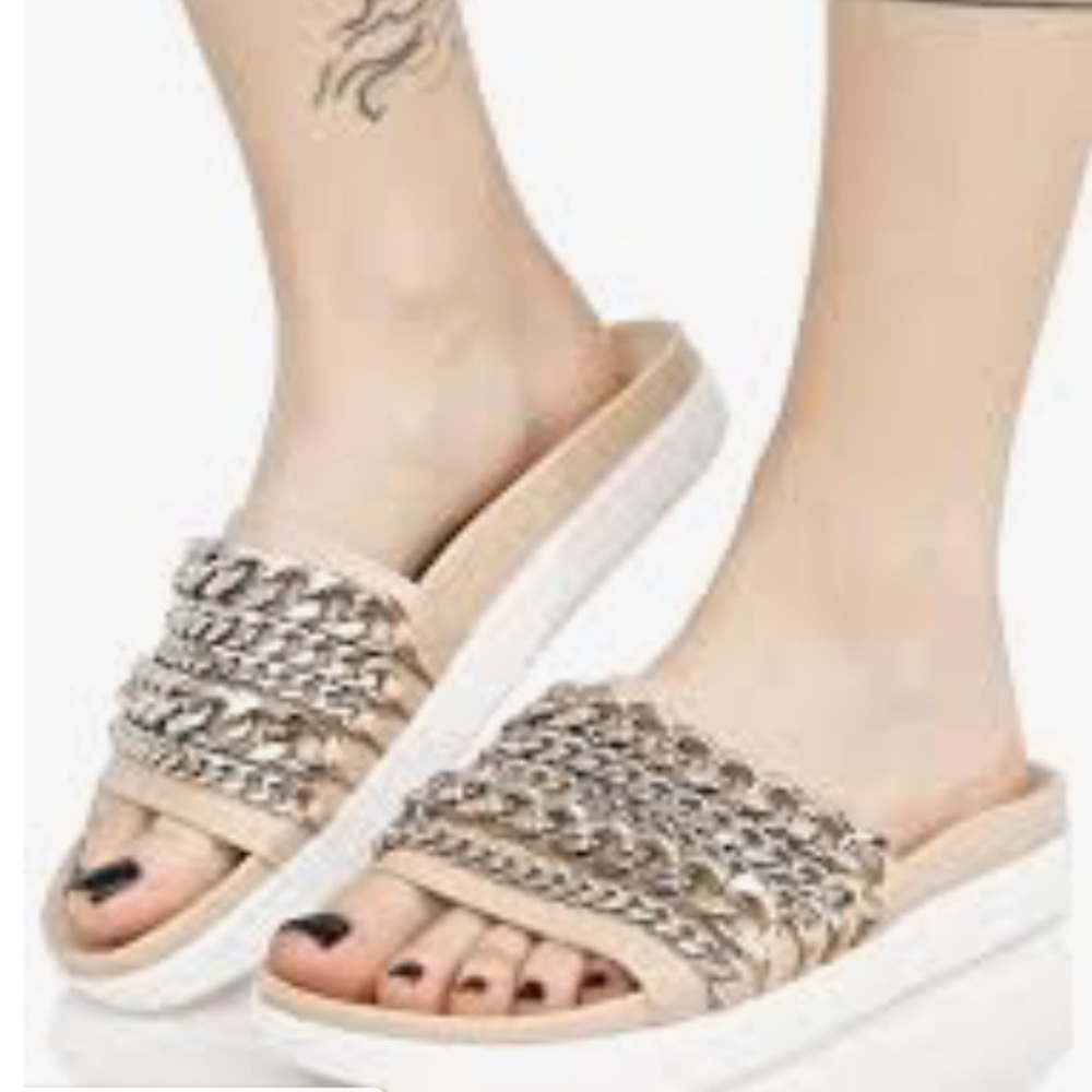Kendall and Kylie chain Slides - Picture 2 of 8